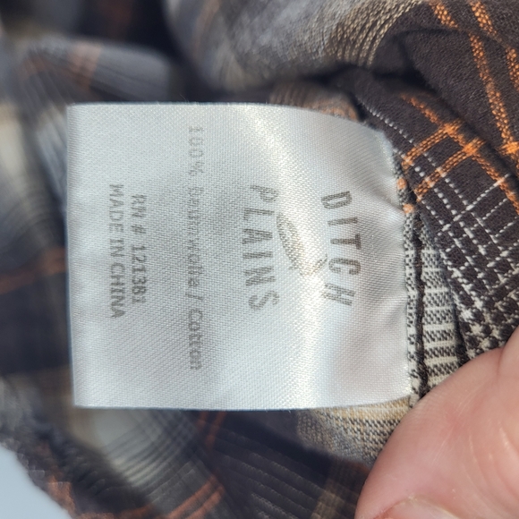 Ditch Plains Plaid Flannel shirt with Pearl like Buttons - Picture 9 of 9